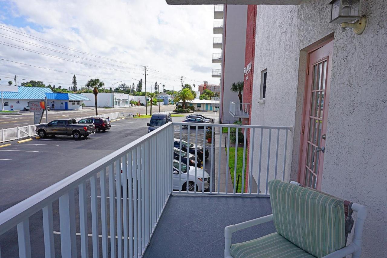 Sea Breeze Resort By Travel Resort Services Madeira Beach Exterior photo